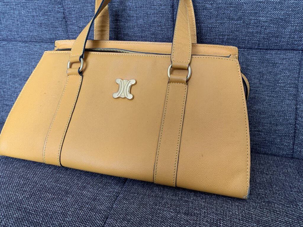 CELINE　ハンドバッグ　リカラー前　ロゴ